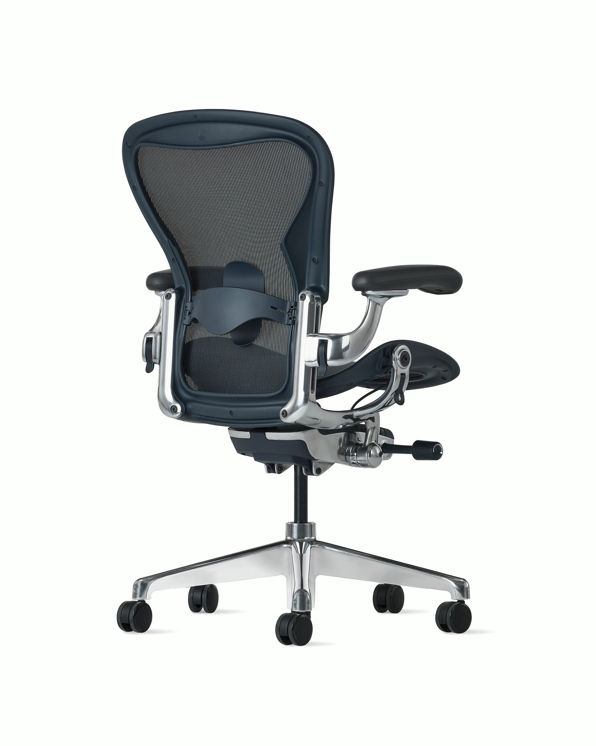 Euklides_HermanMiller_aeron-nightfall_imageCarousel-cmqqo8h4800bk5b8v9agi8utb