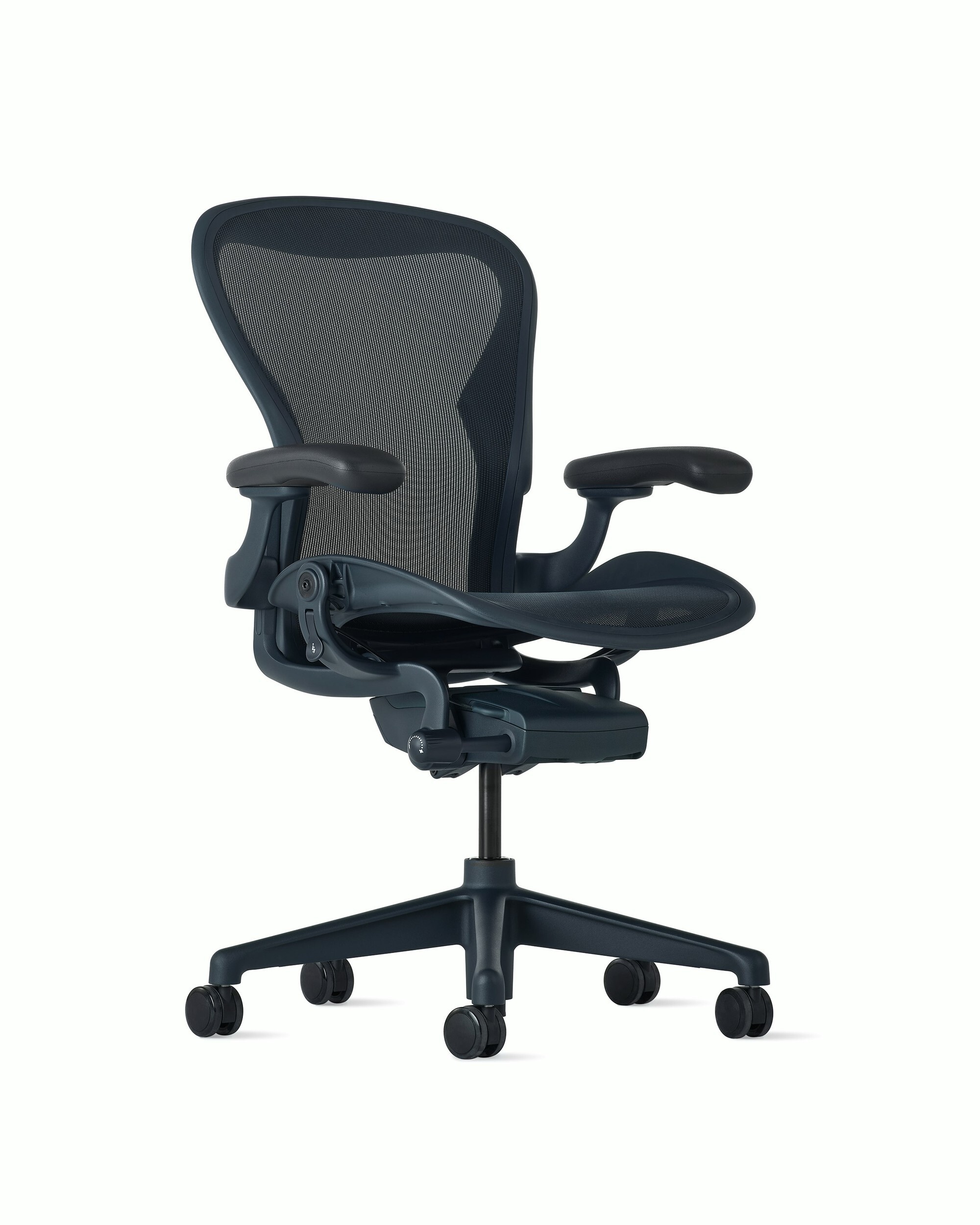 Euklides_HermanMiller_aeron-nightfall_main-cmqqo8fmu00b25b8v78ntrg6x