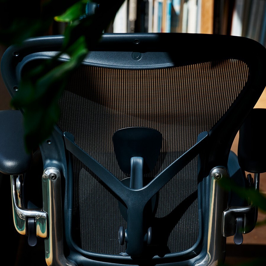 Euklides_HermanMiller_aeron-nightfall_thumbnail-cmqtd29nj1bgx5bk7lkeeirhe