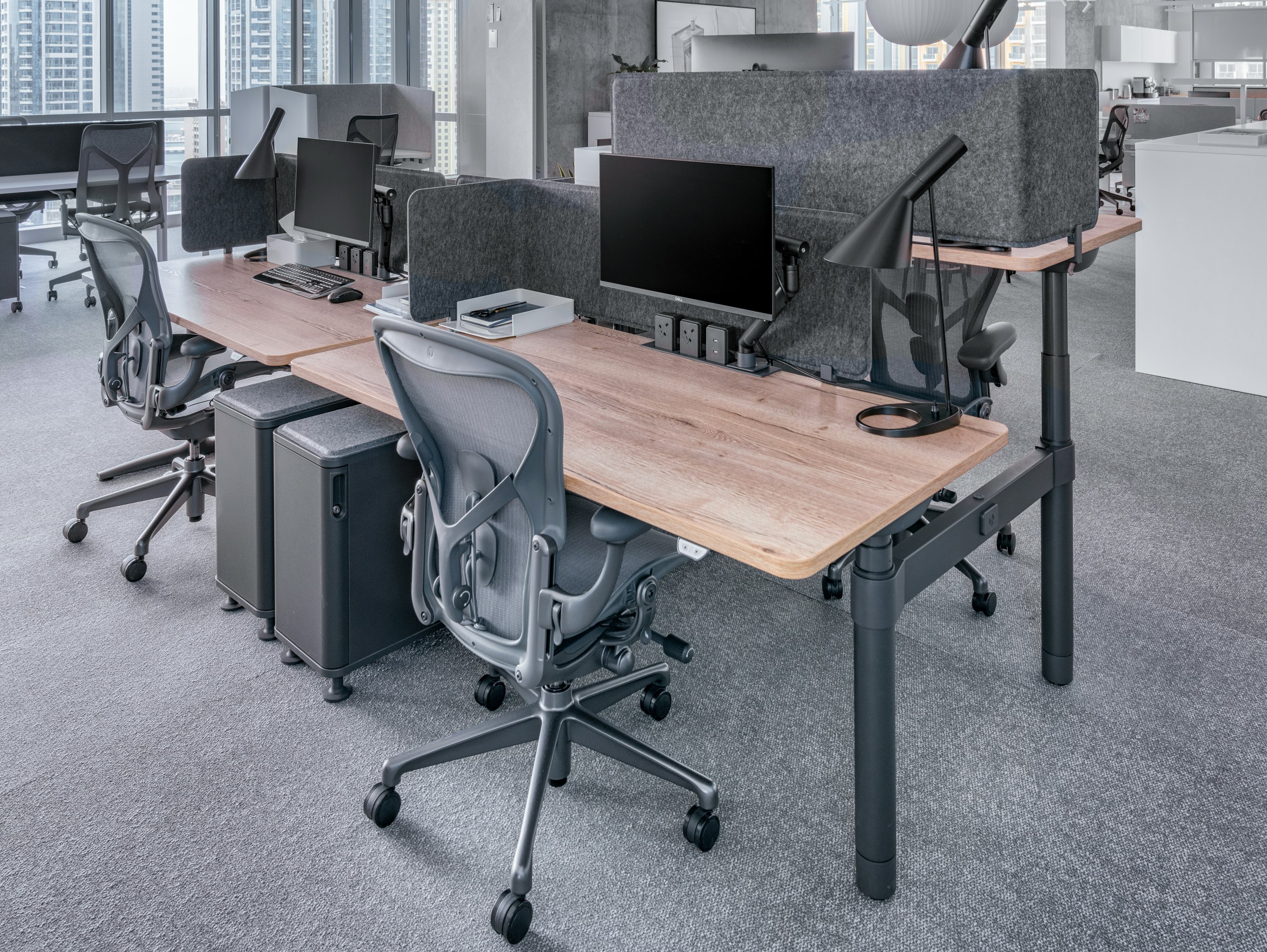Euklides_HermanMiller_aeron-remastered-2_imageCarousel-cmox4ivb000gl5b5yhbv807cd