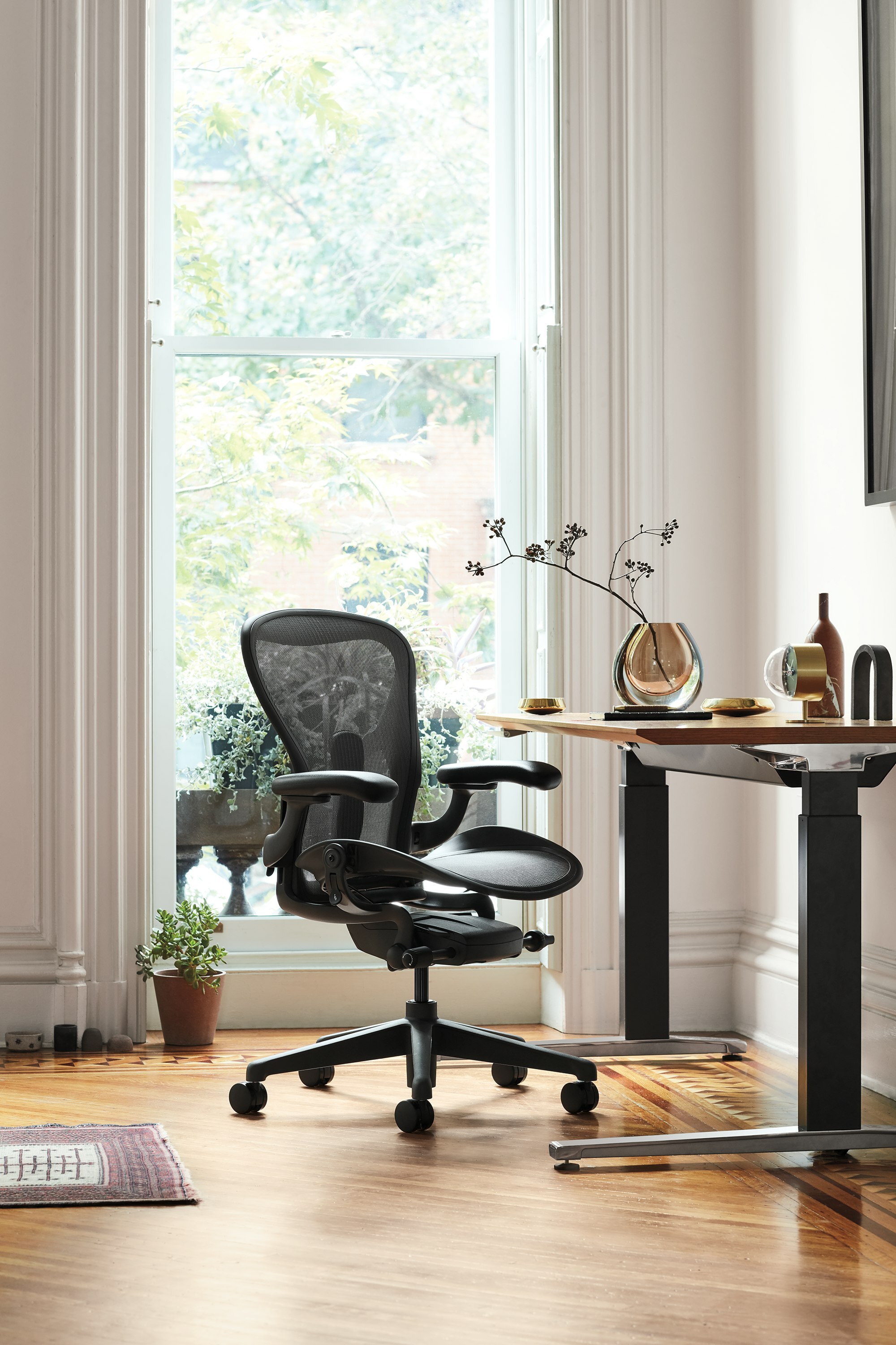 Euklides_HermanMiller_aeron-remastered-2_imageCarousel-cmox4qdyg015l5b5yr0rxckcu
