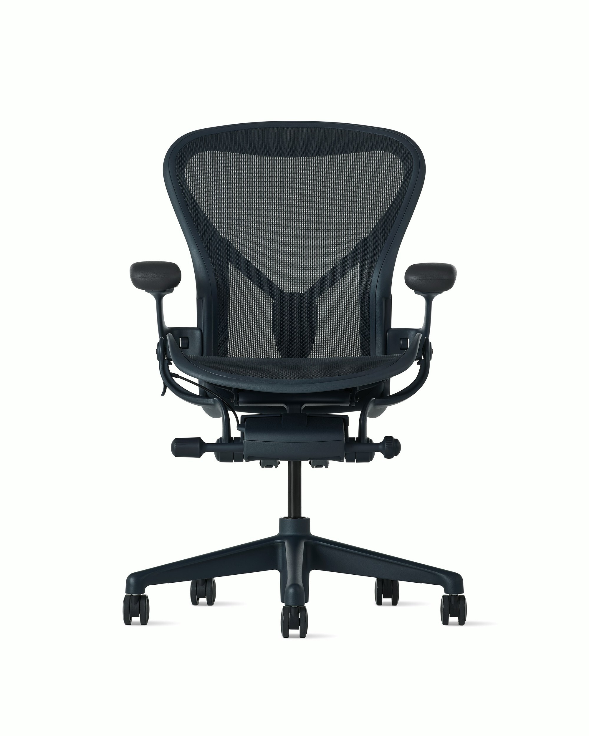 Euklides_HermanMiller_aeron-remastered-2_imageCarousel-cmqqo82qo00785b8v71u3wx97