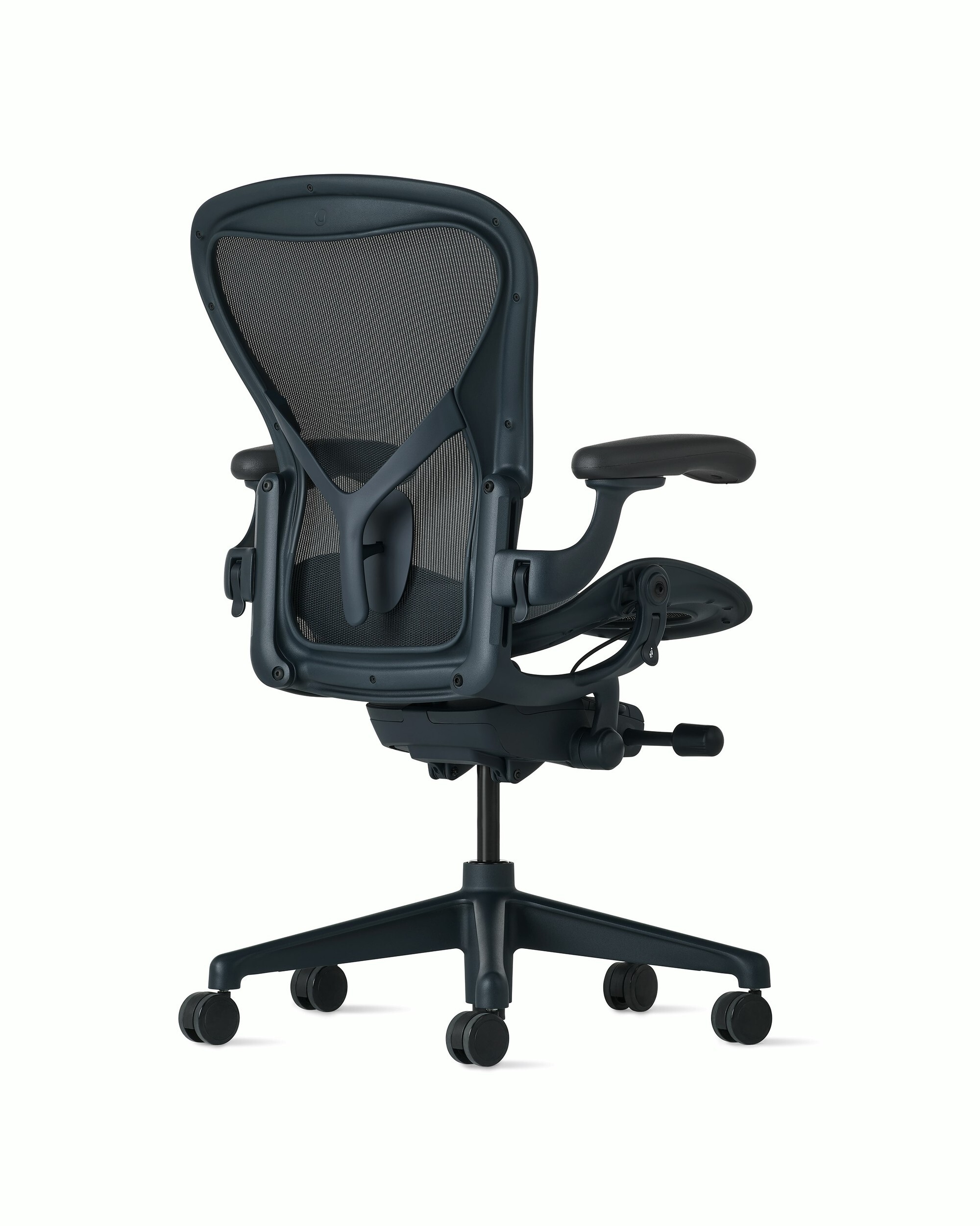 Euklides_HermanMiller_aeron-remastered-2_imageCarousel-cmqqo858r00825b8vzejqnpkw