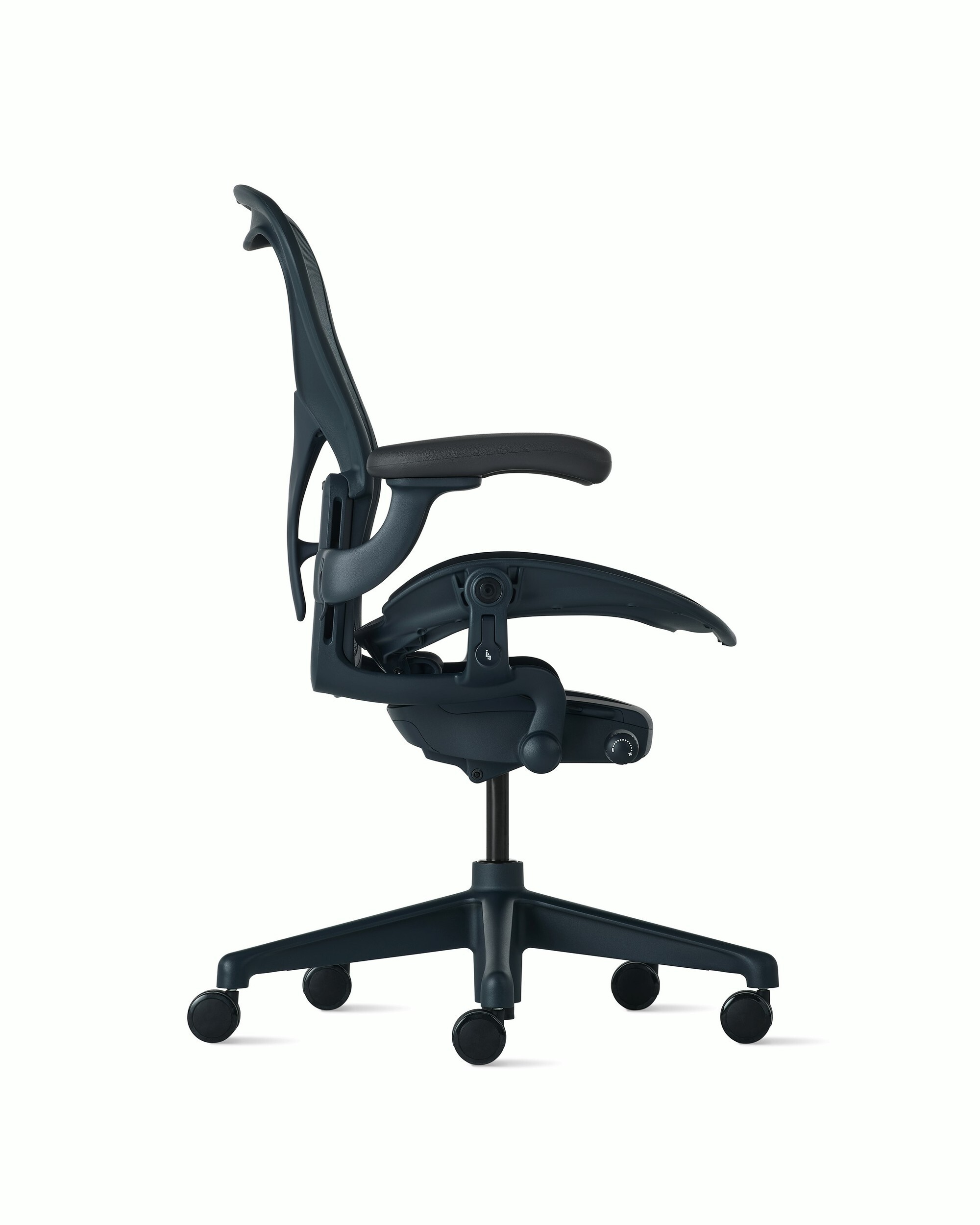 Euklides_HermanMiller_aeron-remastered-2_imageCarousel-cmqqo85nc00885b8vtlexfnvi
