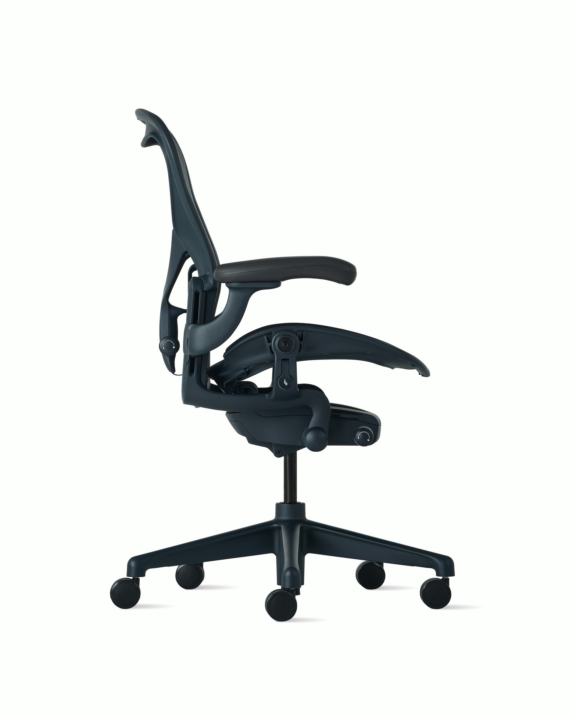 Euklides_HermanMiller_aeron-remastered-2_imageCarousel-cmqqo87dw008q5b8viuazzrho