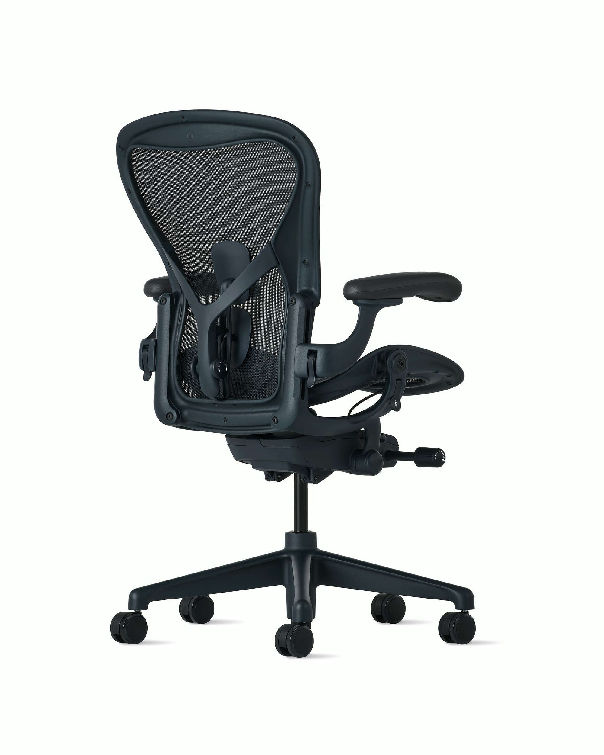 Euklides_HermanMiller_aeron-remastered-2_imageCarousel-cmqqo87yo008w5b8vjguc7zei