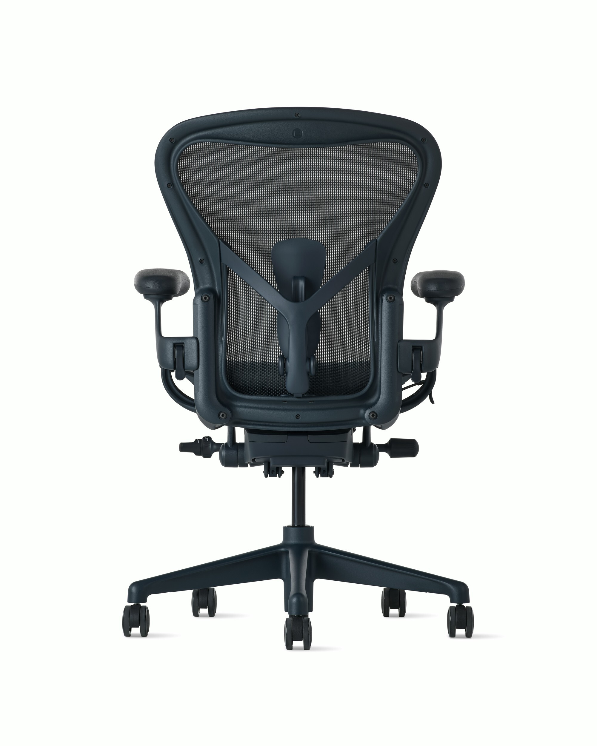 Euklides_HermanMiller_aeron-remastered-2_imageCarousel-cmqqo88y000925b8vg4qnbtus