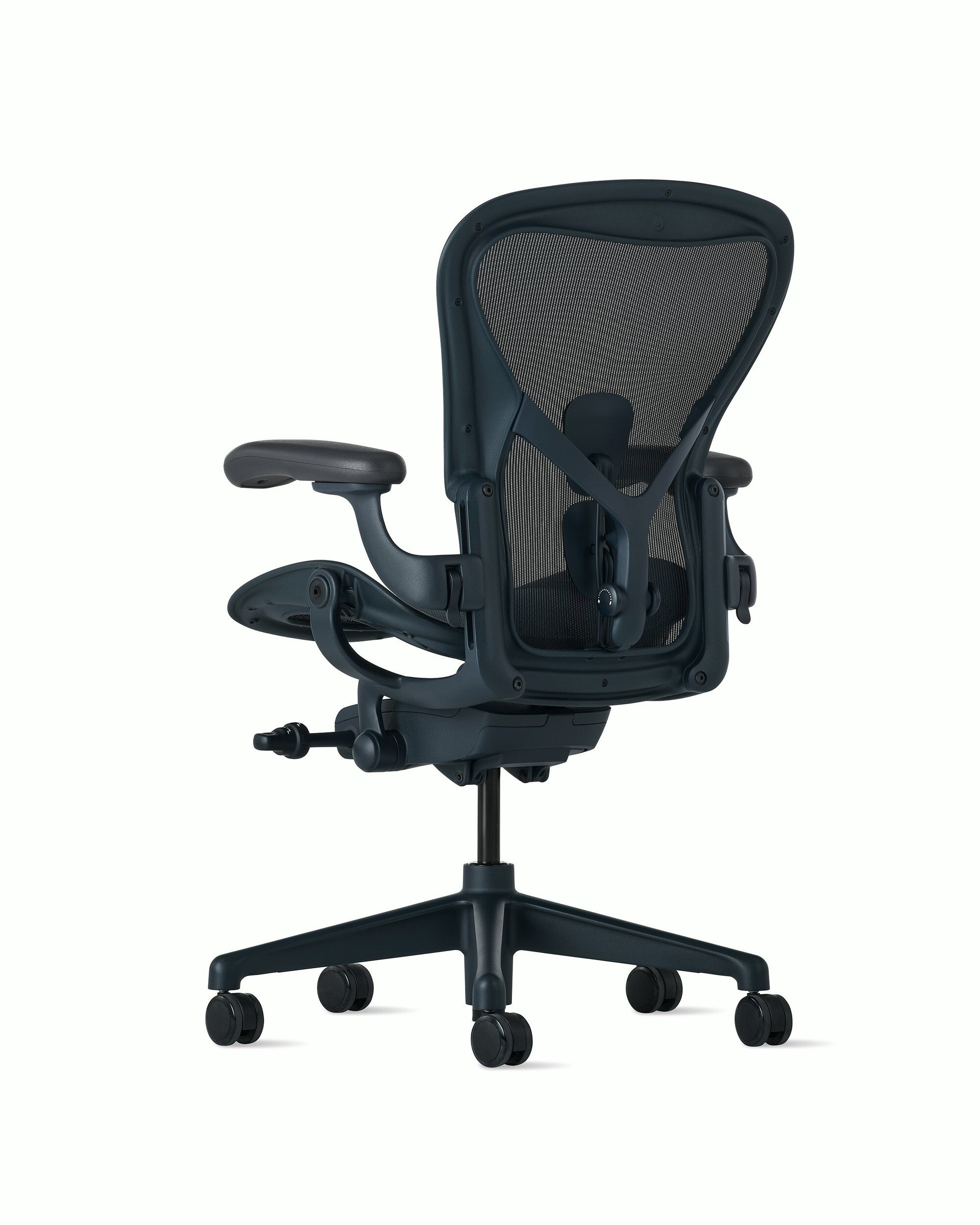 Euklides_HermanMiller_aeron-remastered-2_imageCarousel-cmqqo89hi00985b8vnhlrkep3