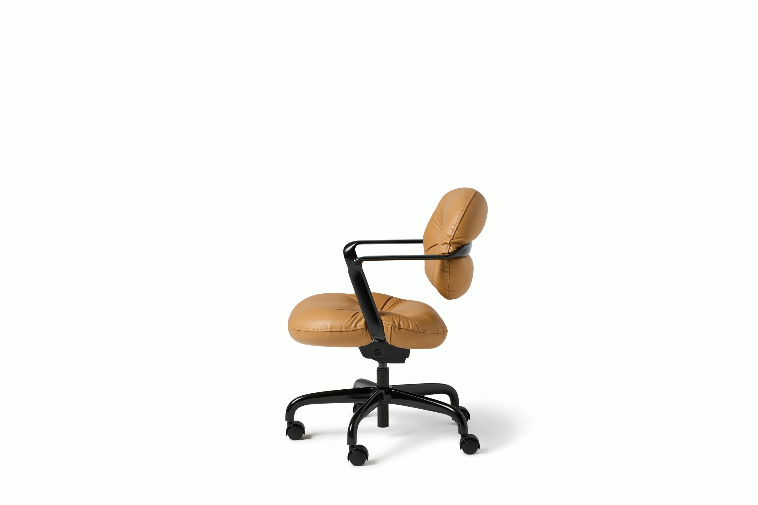 Euklides_Knoll_morrison-hannah-chair_gallery_02-mpzqo1e10re0