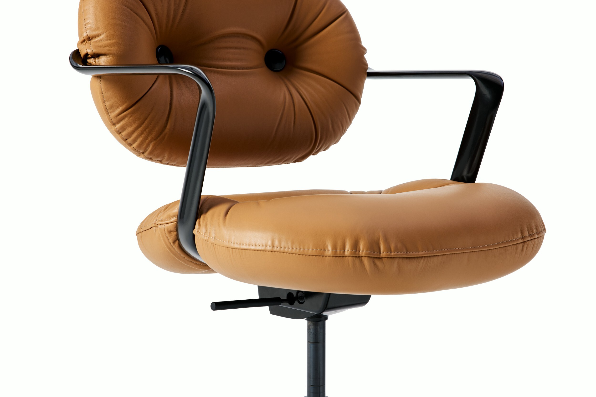 Euklides_Knoll_morrison-hannah-chair_imageCarousel-mpzrtwoz0r19