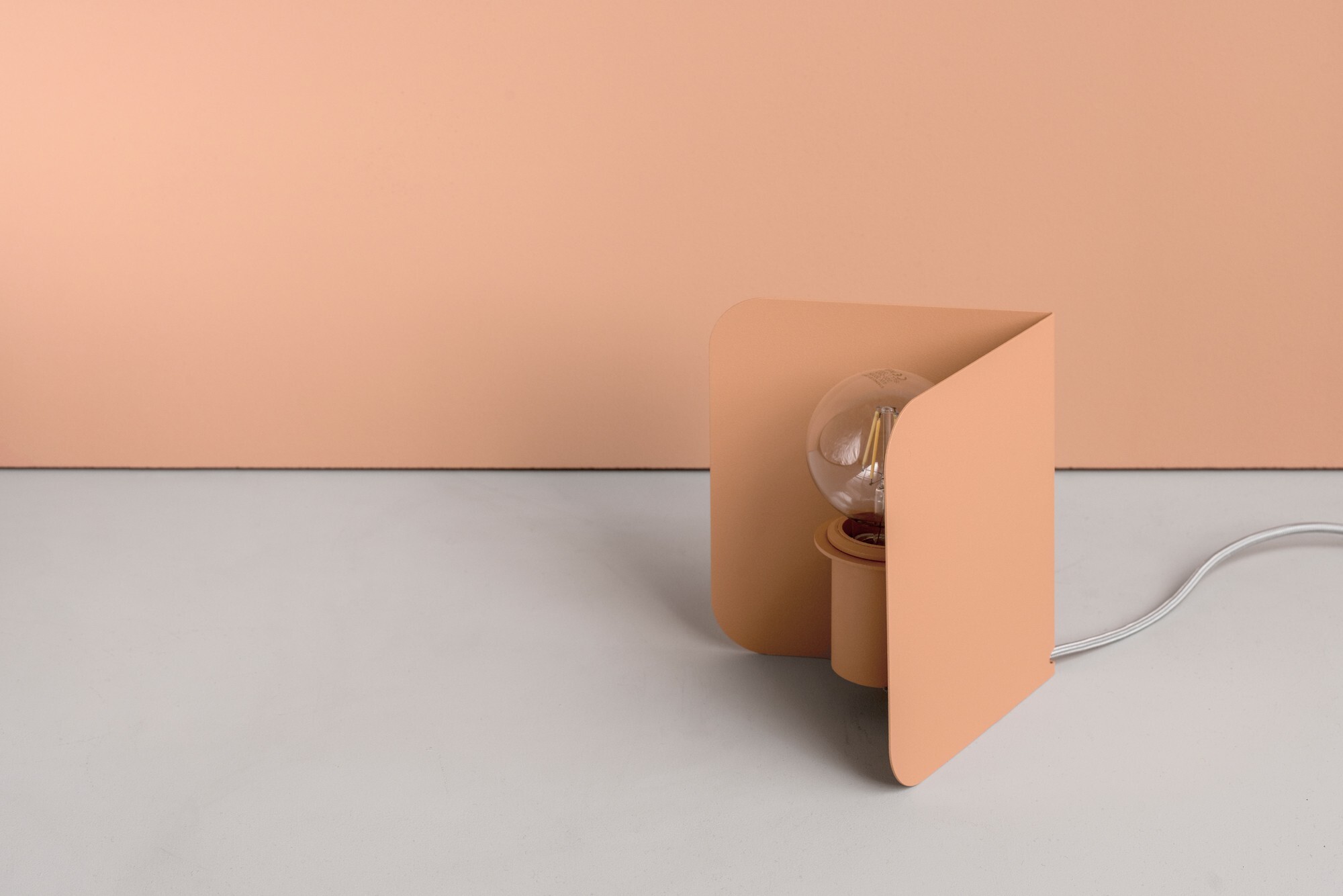 Euklides_Kouple_corner-table-lamp-2_imageCarousel-wif4o9