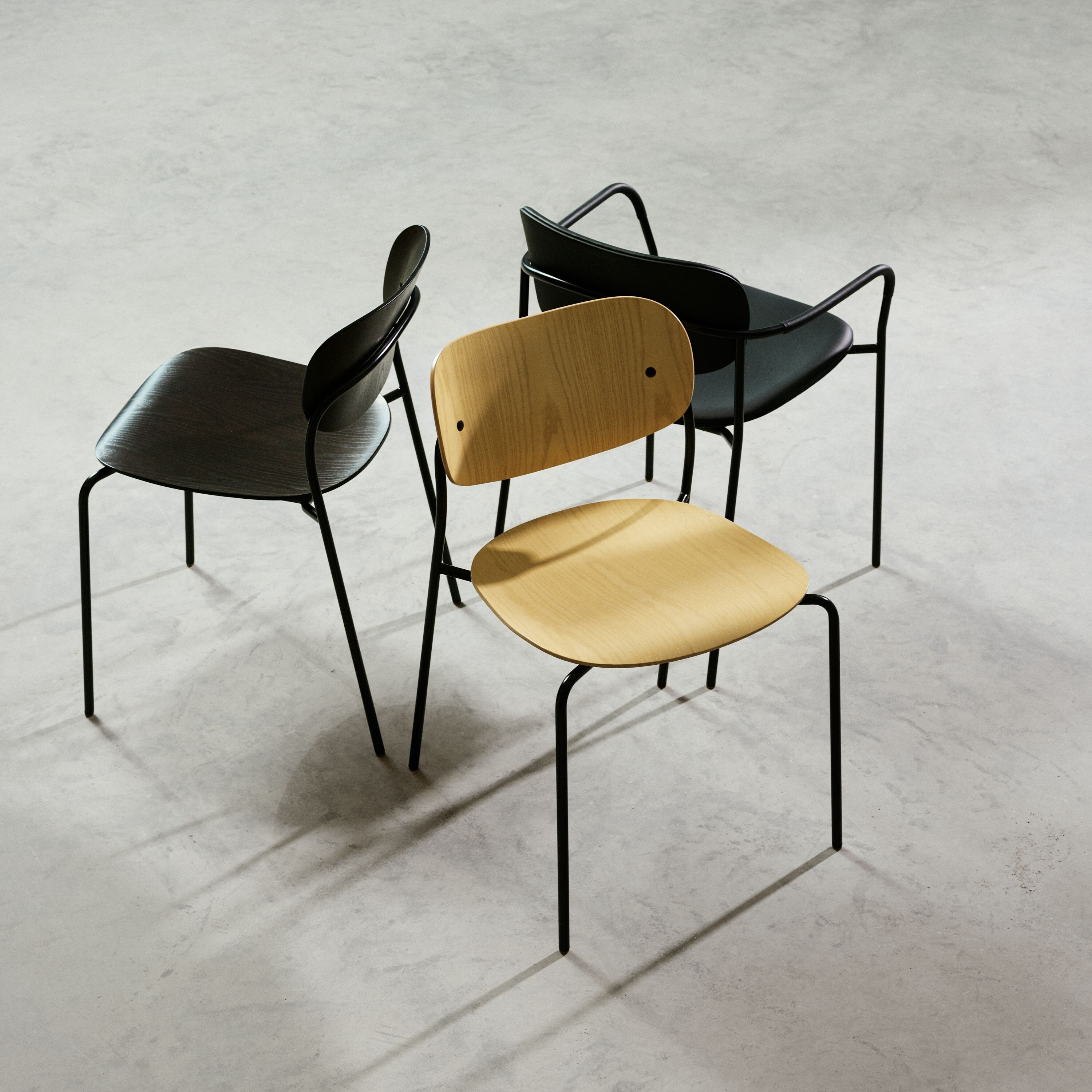 Euklides_Shared_portrait-chair-fra-herman-miller_main-cmqtfbqyv052i5bf2g7rjisxa