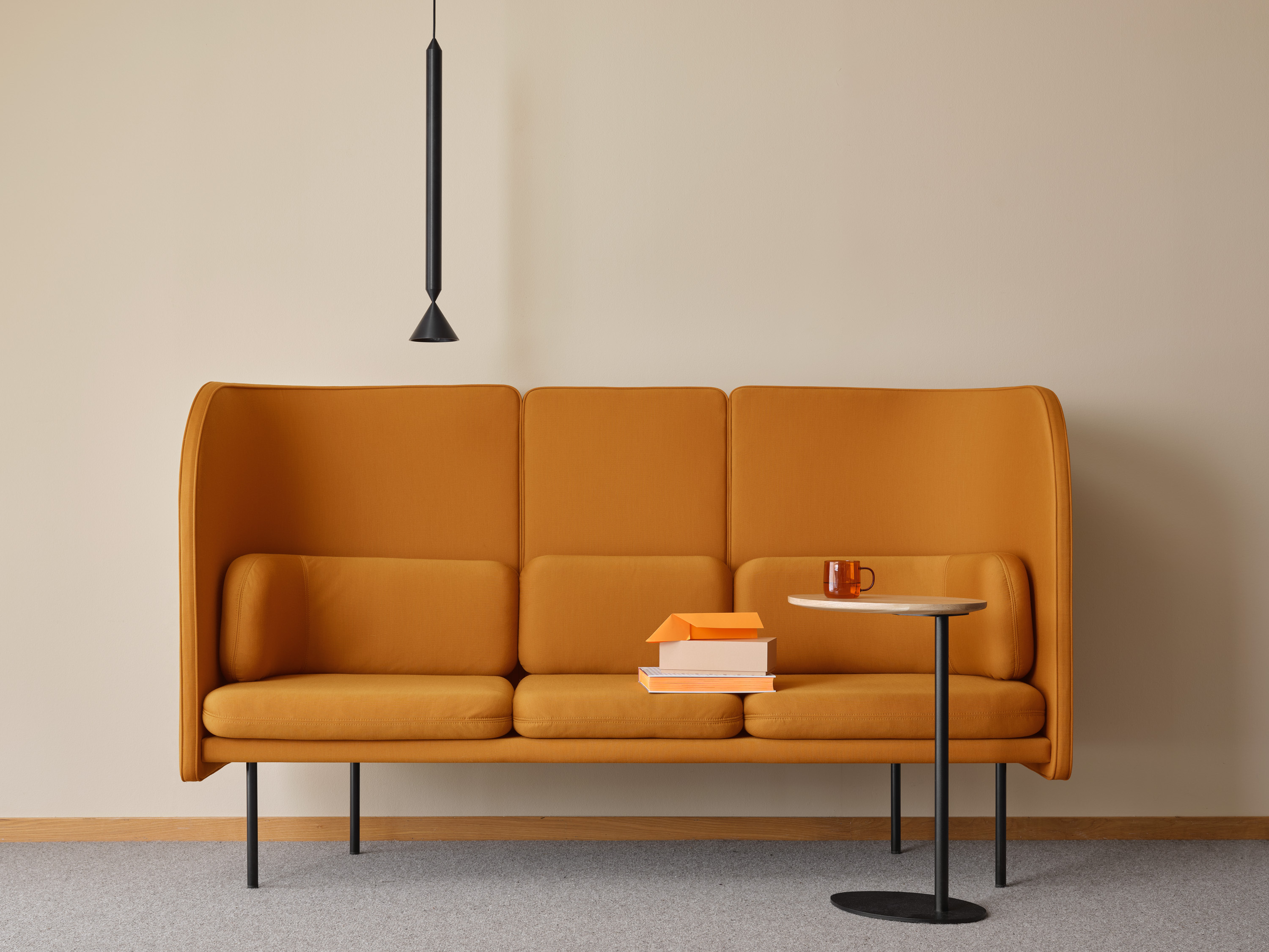 Euklides_Zilenzio_tune-laptop-table_gallery_02-mosojrnb0ec7